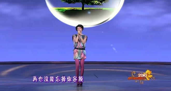 件爆款再次走红！带货能力一流春晚这些同款被搜上热门开元棋牌王菲“虾片耳环”预售已排到3月！42年前这(图4)