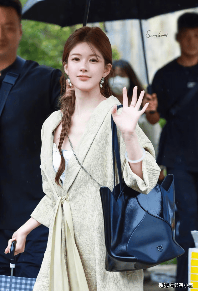 戴对称才好看果然时尚的尽头是国风开元棋牌试玩赵露思穿新中式耳