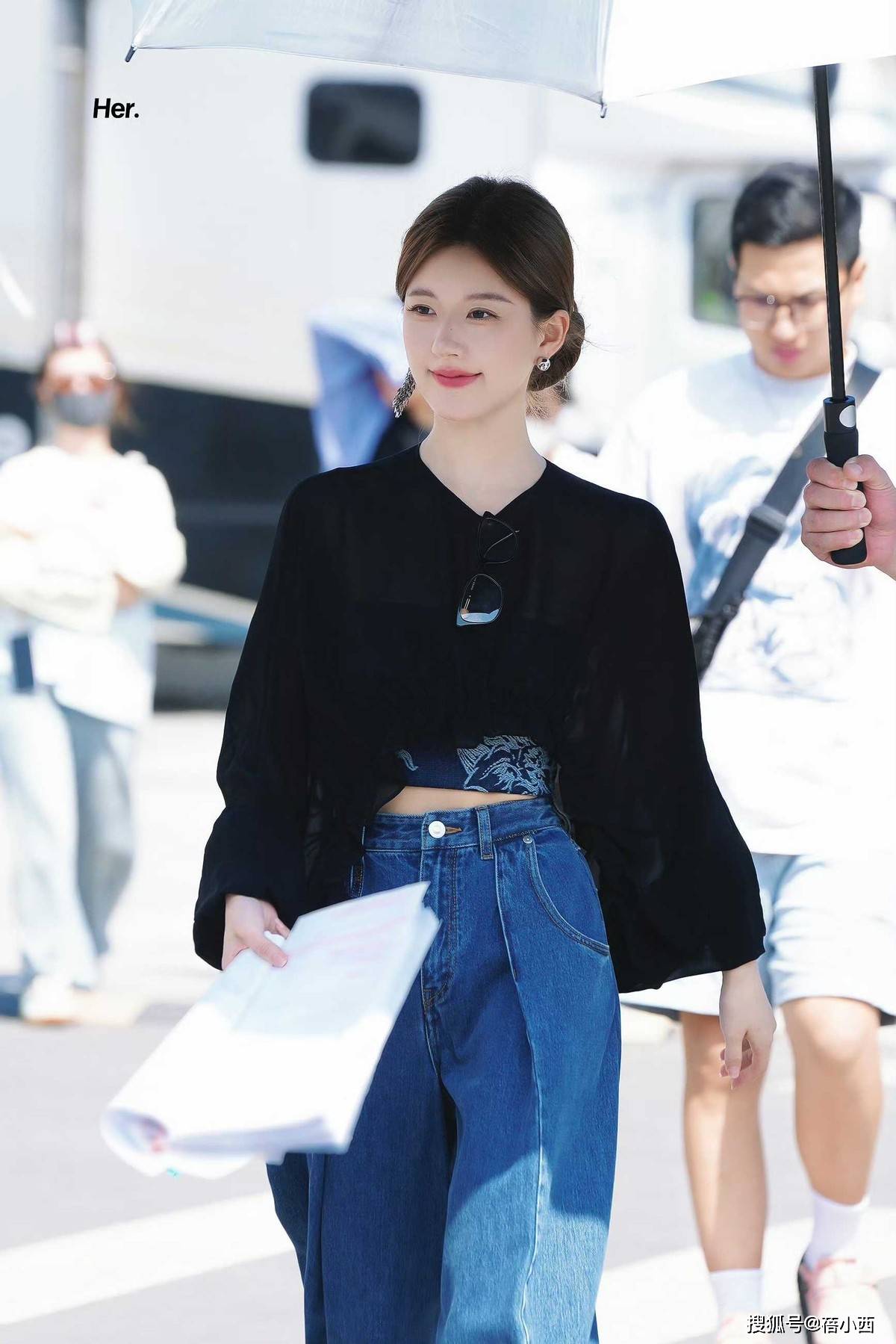 戴对称才好看果然时尚的尽头是国风开元棋牌试玩赵露思穿新中式耳环不(图2) 戴对称才好看果然时尚的尽头是国风开元棋牌试玩赵露思穿新中式耳环不(图2)