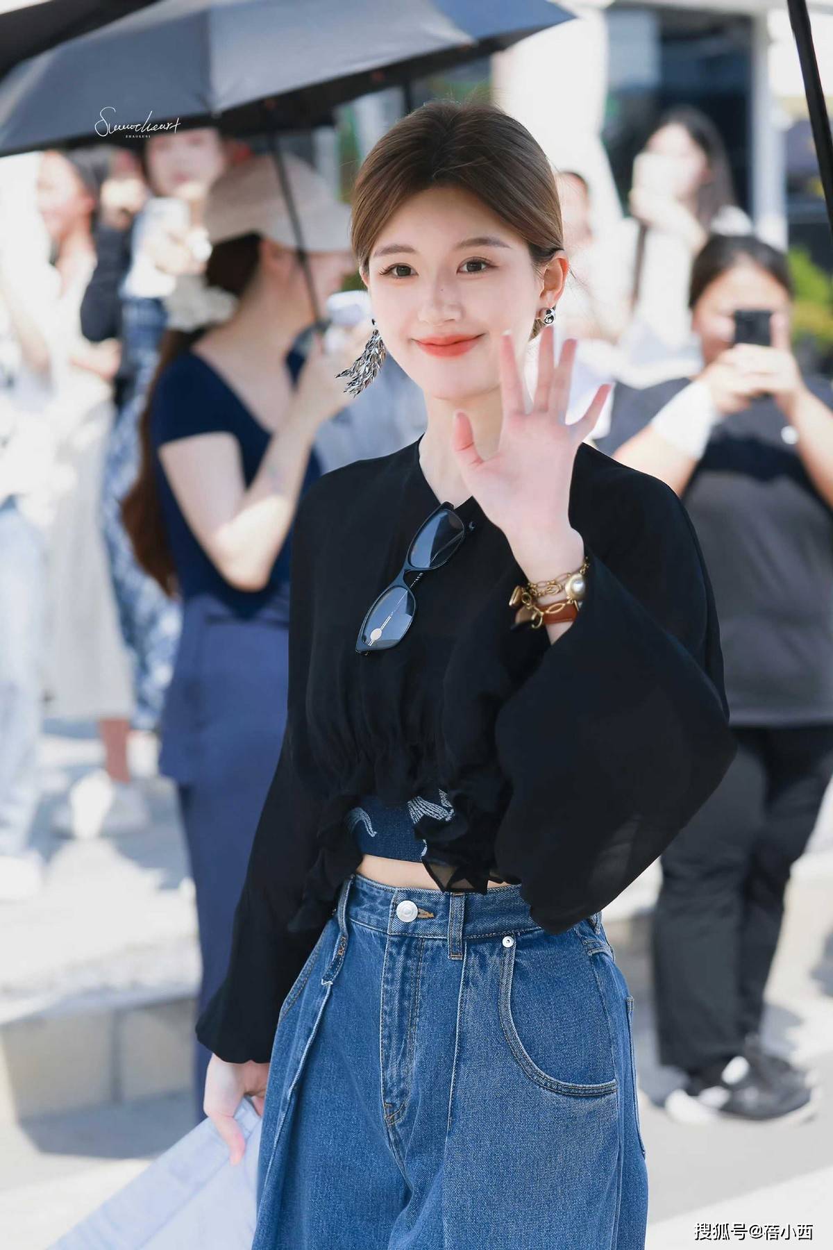 戴对称才好看果然时尚的尽头是国风开元棋牌试玩赵露思穿新中式耳环不(图7) 戴对称才好看果然时尚的尽头是国风开元棋牌试玩赵露思穿新中式耳环不(图7)