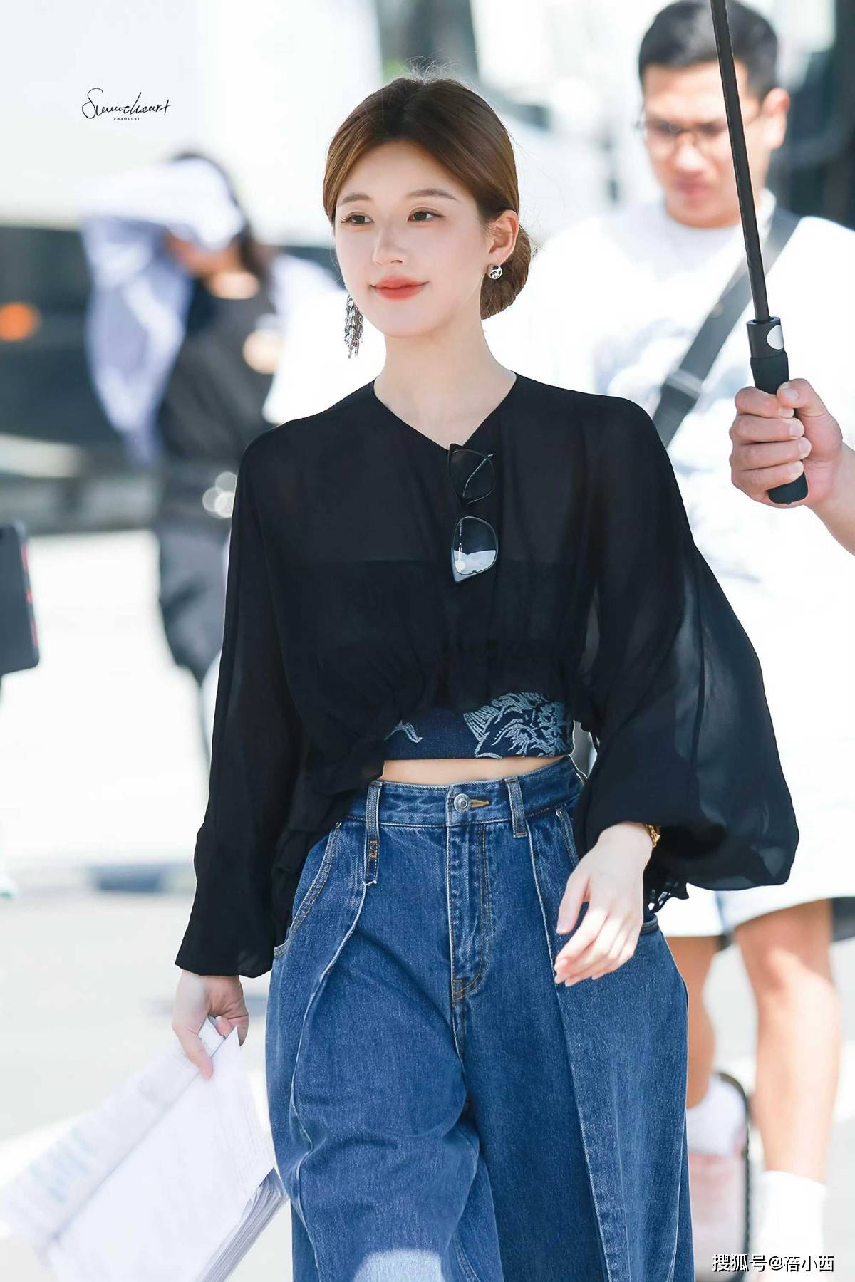 戴对称才好看果然时尚的尽头是国风开元棋牌试玩赵露思穿新中式耳环不(图8) 戴对称才好看果然时尚的尽头是国风开元棋牌试玩赵露思穿新中式耳环不(图8)